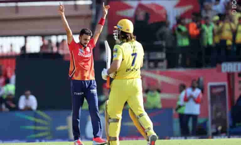 Harshal Patel trolled by Dhoni fans after dismissing him on 'Golden Duck'