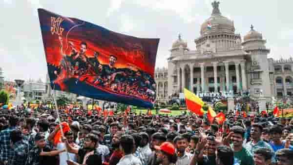 Massive crowd gather at Vidhana Soudha for RCB
