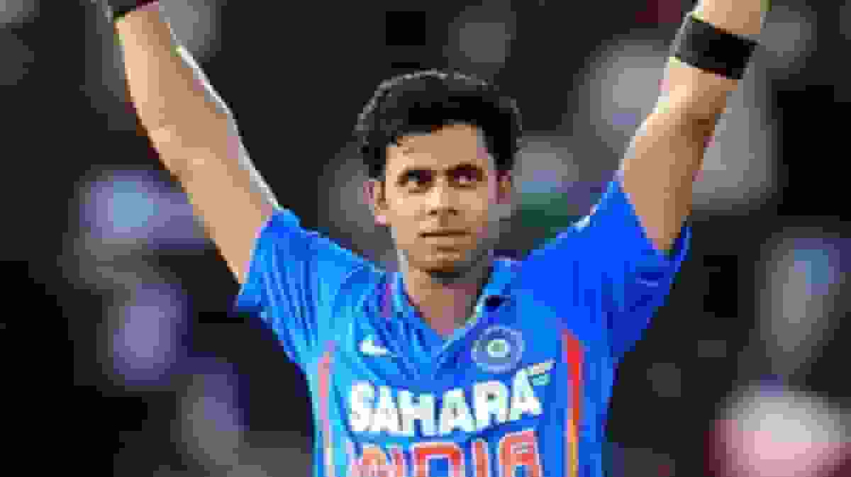Top 5 players who passed in Ranji Trophy but failed in International Cricket