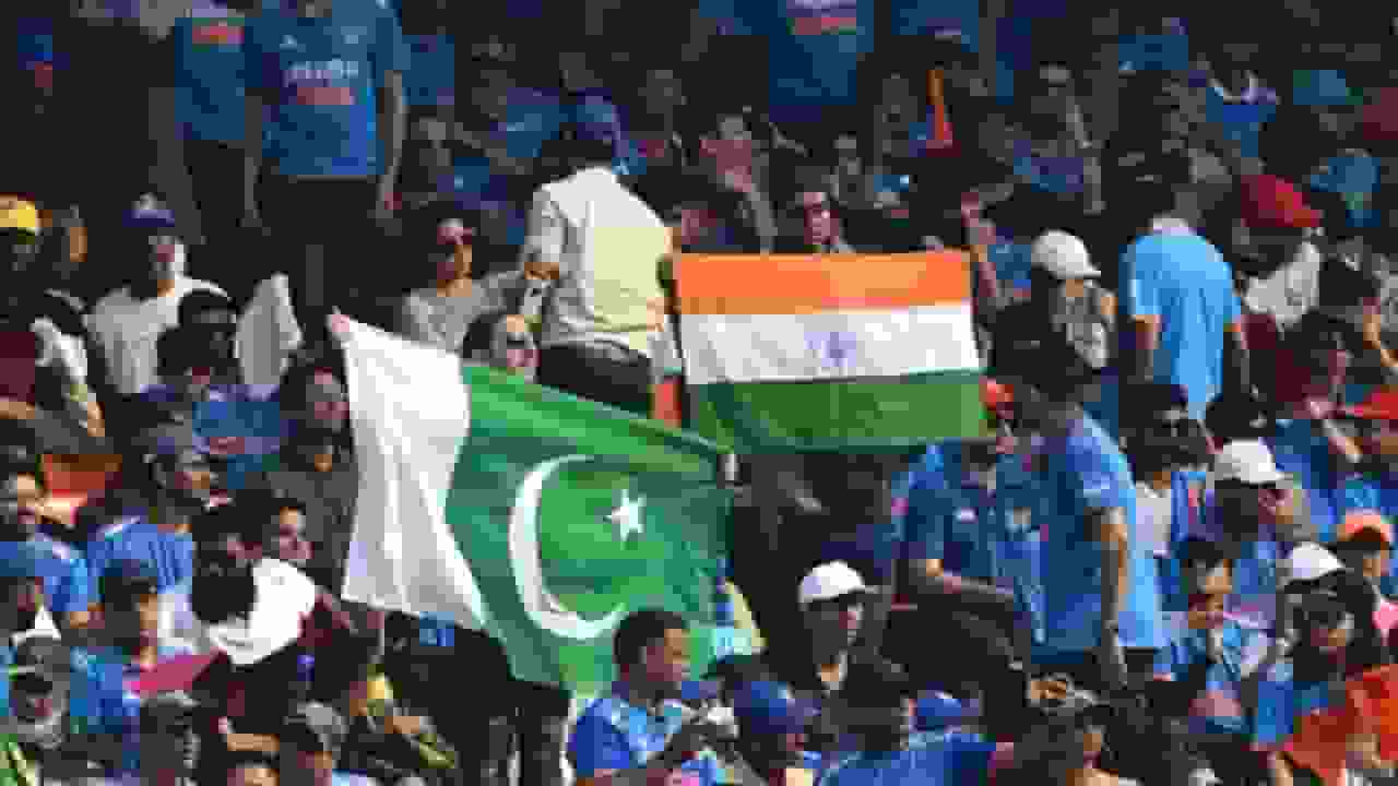 India vs Pakistan fans.webp
