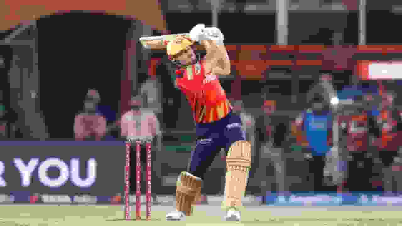 Marcus Stoinis vs Md Shami.webp