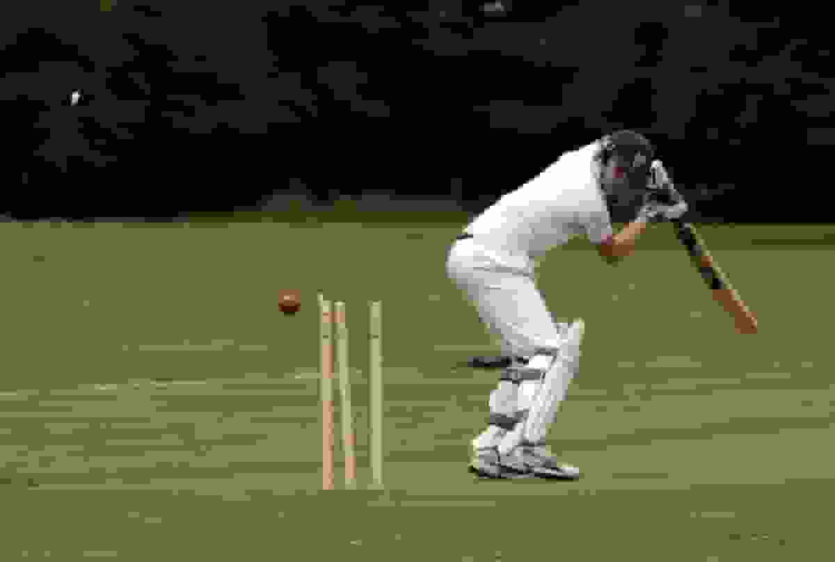 1200px-Cricketer_bowled.webp