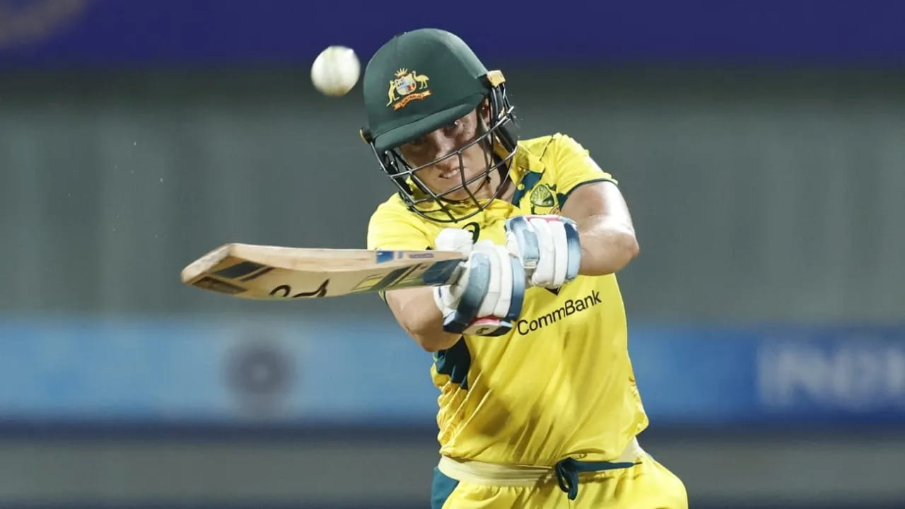 Beth Mooney replaces an injured Alyssa Healy to keep wickets against New Zealand series